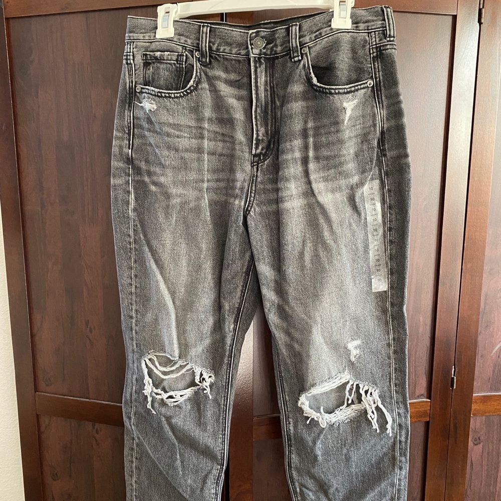 Gray distressed American Eagle mom jean